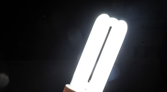 Conta de luz vai continuar com a bandeira tarifária vermelha em outubro