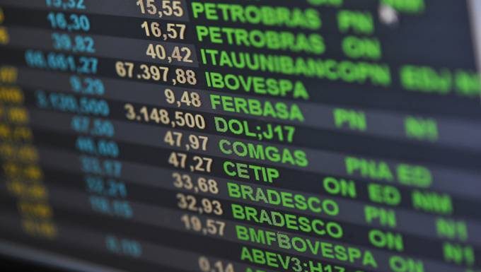 Com aposta em Bolsonaro, dólar cai 2% e Bolsa tem maior alta desde 2016