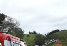 ACIDENTE ENTRE ÔNIBUS ESCOLAR E CAMINHAO DEIXA VÁRIAS PESSOAS FERIDAS