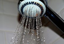 Chuveiro elétrico: confira dicas de como economizar na conta de luz
