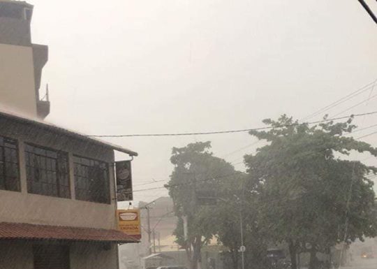 Mais uma matéria sobre a Rua Daniel Pantaleão com o mesmo assunto: Inundação