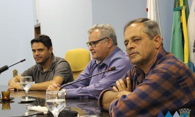 Vereadores barrosenses recebem representantes da Prefeitura na primeira reunião do mês