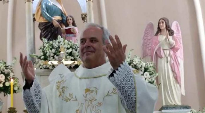 Pe. Claudir toma posse na Paróquia de Sant’Ana