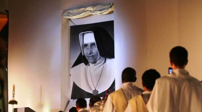 Irmã Dulce é canonizada pelo papa e se torna a 1ª santa brasileira