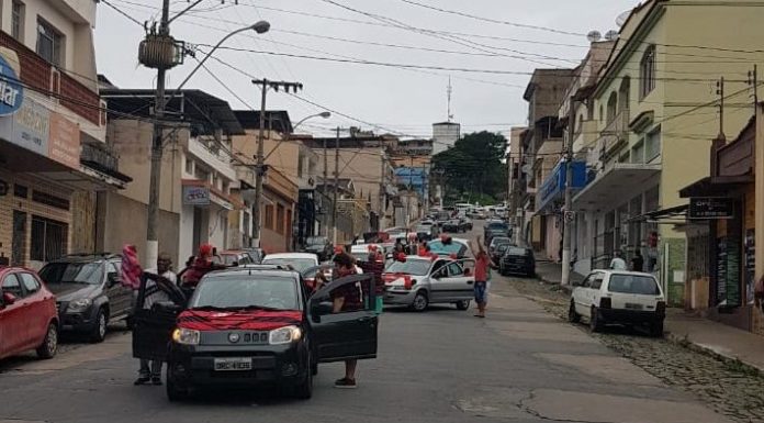 Flamenguistas barrosenses comemoram títulos pelas ruas da cidade