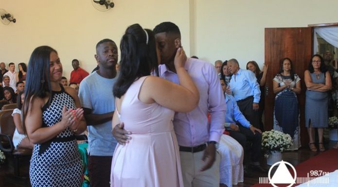 Mais de 50 casais participaram de casamento comunitário no Fórum de Barroso