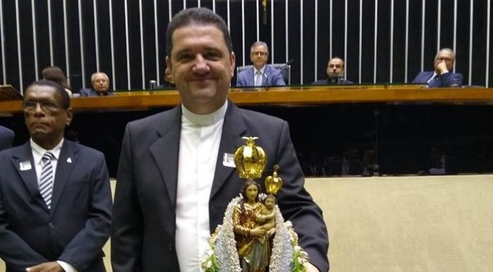 Padre barrosense participa de homenagem a Senhora de Nazaré no Congresso Nacional