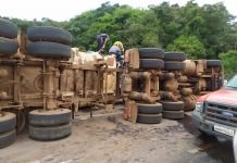 Ocorrência em andamento colisão entre duas carretas na Mgc 383 Km 12 próximo de Jeceaba