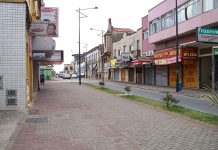 Barbacena amplia temporariamente vacinação contra meningite ACWY Rua XV de Novembro, centro comercial de Barbacena