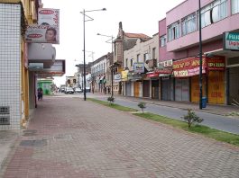 Rua XV de Novembro, centro comercial de Barbacena