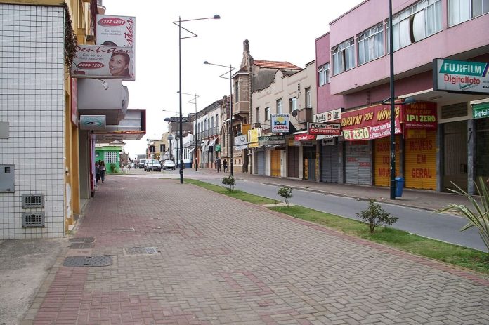 Rua XV de Novembro, centro comercial de Barbacena