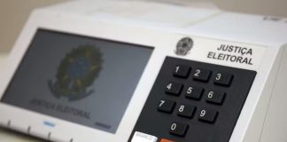 Barroso e região escolhem entre Flávio Bolsonaro e Lula no 2º turno Urna eletrônica usada nas eleições