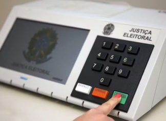 Barroso e região escolhem entre Flávio Bolsonaro e Lula no 2º turno Urna eletrônica usada nas eleições