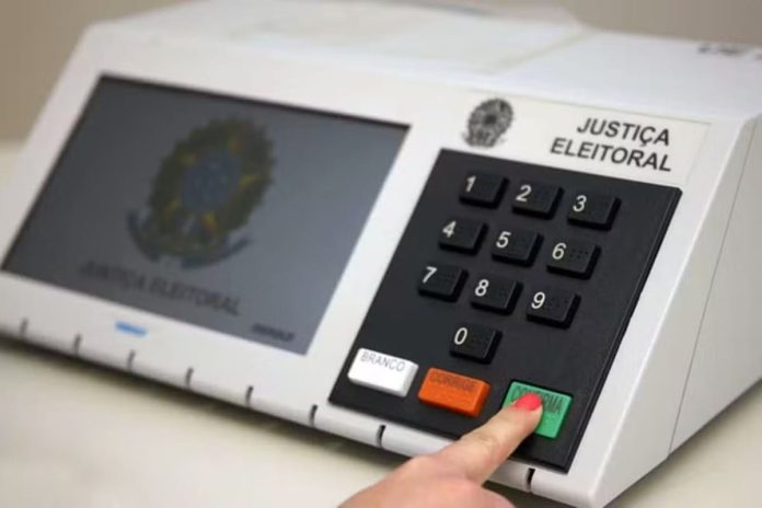 Barroso e região escolhem entre Flávio Bolsonaro e Lula no 2º turno Urna eletrônica usada nas eleições