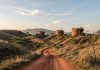 Lista suja do trabalho escravo tem empregadores de dez cidades da região Fornos de carvão em área rural de Minas Gerais