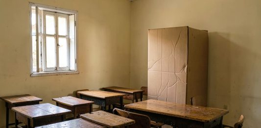 Lula é reeleito e vence em Barroso com 59,35% dos votos no 2º turno Sala de aula de escola pública preparada como local de votação em cidade do interior de Minas