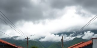 Previsão indica chuva e trovoadas em Barroso na última semana de outubro Céu nublado sobre rua de cidade do interior de Minas Gerais após chuva