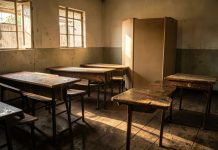 TRE-MG avisou zonas eleitorais sobre prorrogação 1h30 após fim da votação Sala de aula usada como seção eleitoral vazia ao fim da tarde